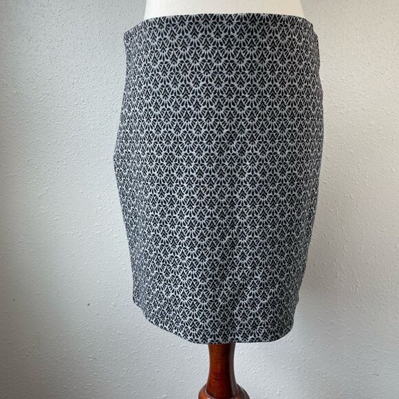 LOFT Dresses & Skirts - LOFT Midi Skirt Size M